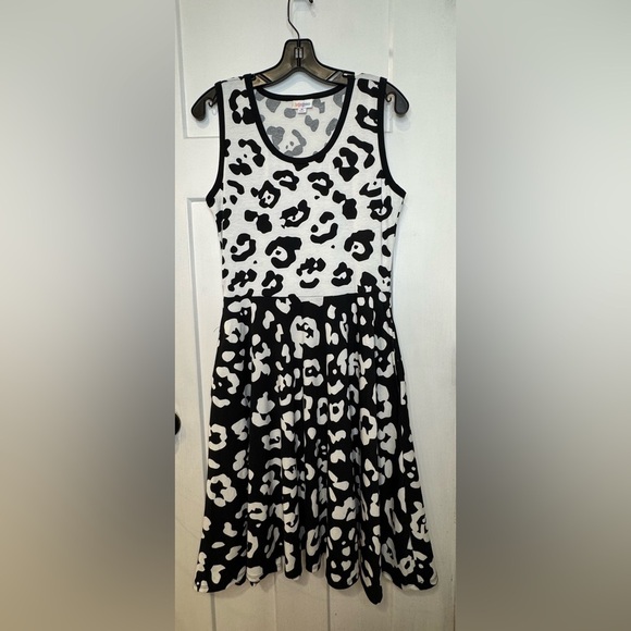 LuLaRoe Dresses & Skirts - LuLaRoe Nikki Dress Size M leopard/anima print